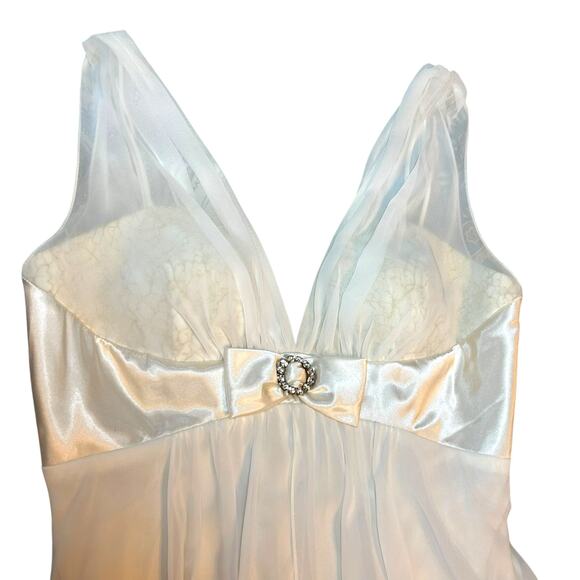 Betsy & Adam White Embellished Gown - Size 14 - Picture 10 of 16